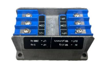 IPC704 244-704-000-042 A1-B03-C100-D100-E5-F2000-G0-H0-I0 लेयरिंग आवास कंपन गति माप के लिए Piezoelectric चार्ज संकेत कंडीशनर