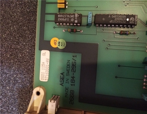 DSDI115 ABB डिजिटल इनपुट यूनिट 32Ch 24VDC PLC स्पेयर पार्ट्स 57160001-NV
