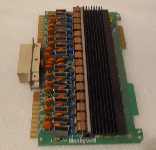 हनीवेल 621-2150 डिजिटल आउटपुट बोर्ड 115V AC 16-pt I/O PLC मॉड्यूल